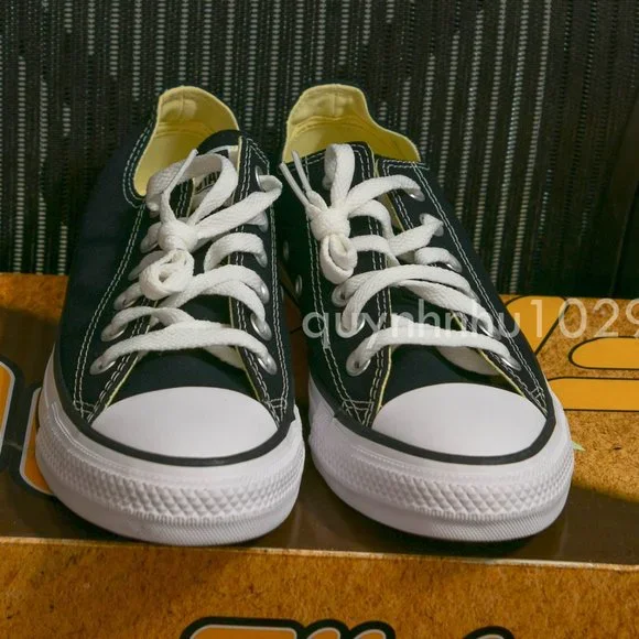- Brand newCONVERSEunisex shoes